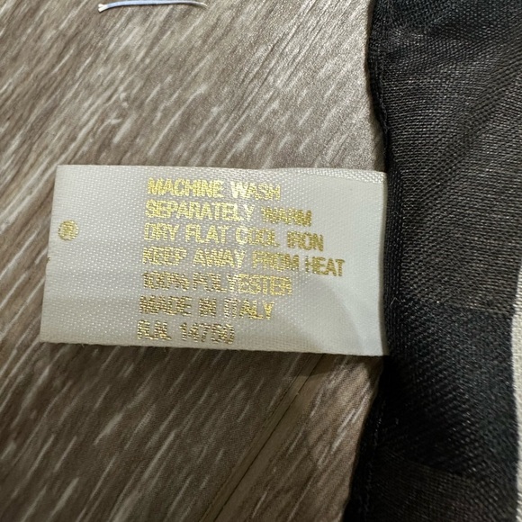 💝Berkshire beautiful Scarf ( 30X30 ) great condition. - Picture 6 of 8